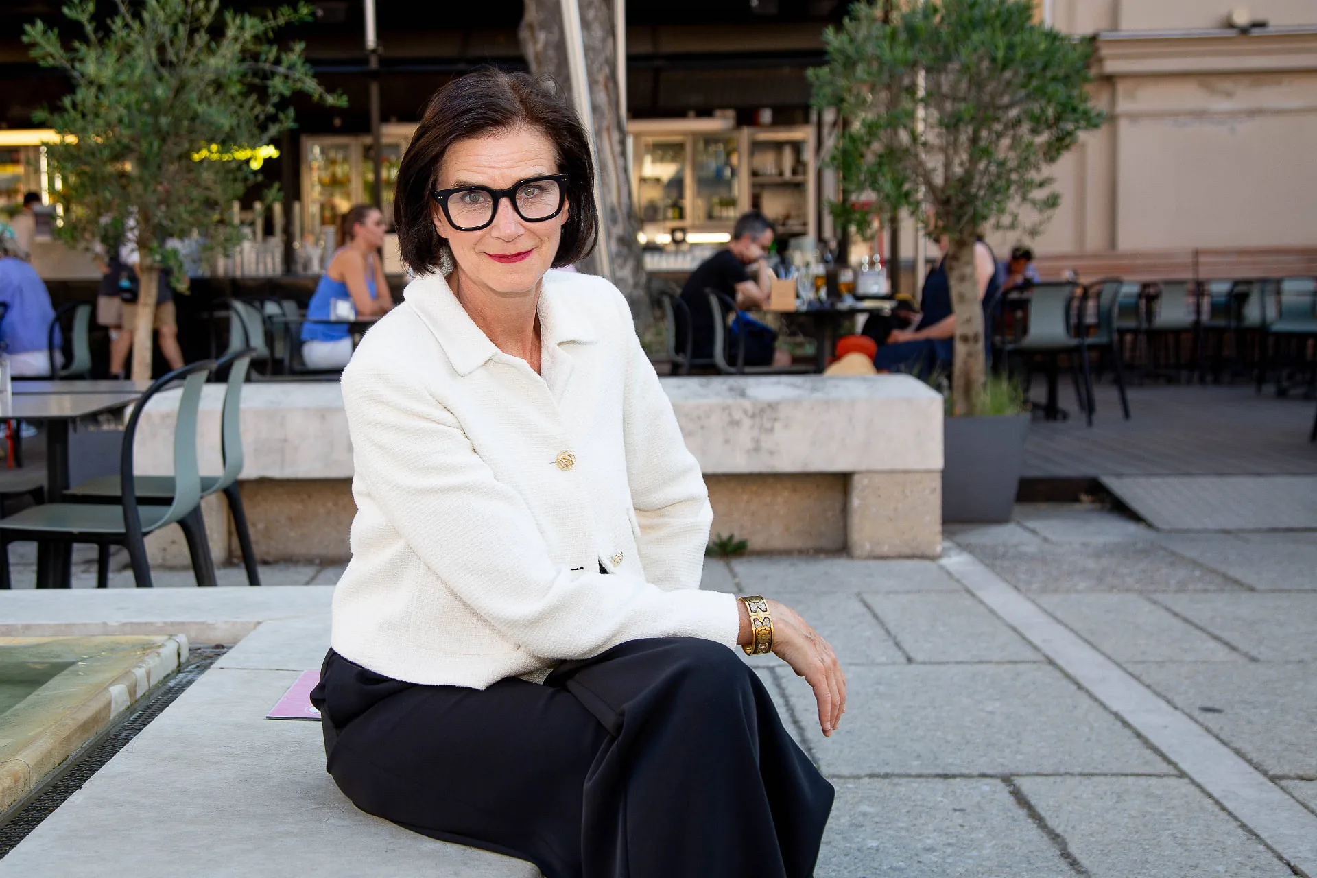 Sabine Bertassi, Articolare