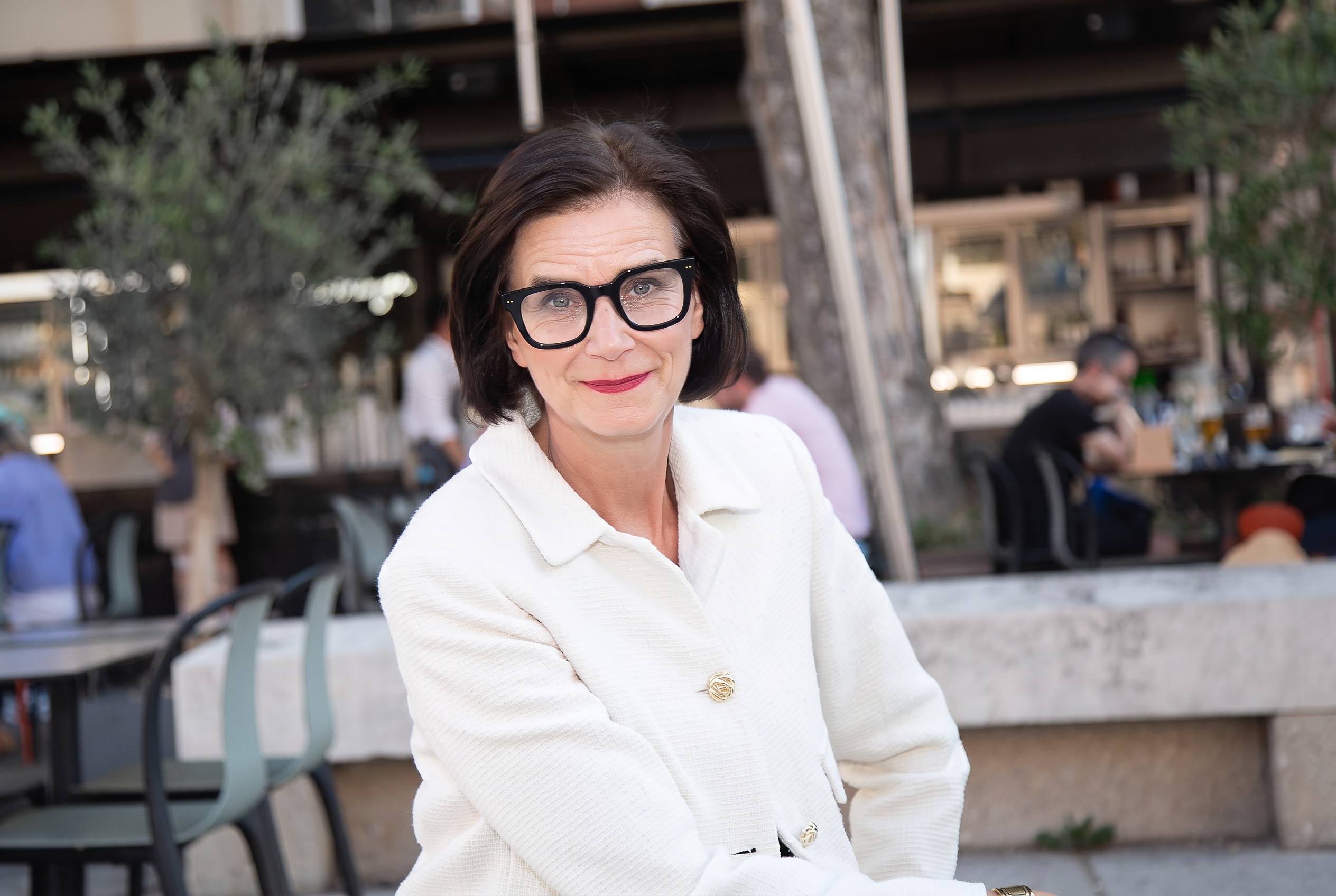 Sabine Bertassi, Articolare